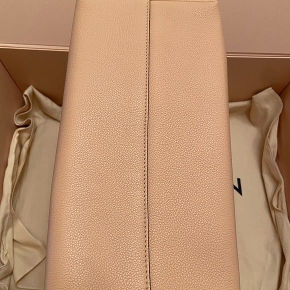 COPY - Louis Vuitton-Lockme Hobo AUTHENTIC - Picture 9 of 17